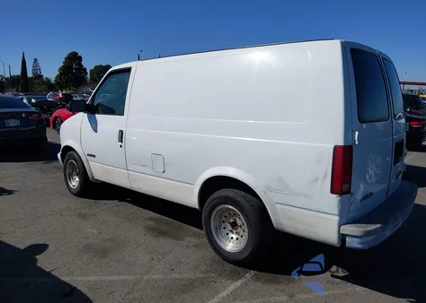 2000 Chevrolet Astro z USA, uszkodzony, nr VIN 1GCDM19W5YB102574